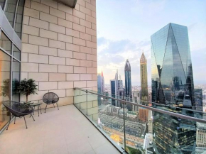 Stunning duplex w balcony & awesome skyline views